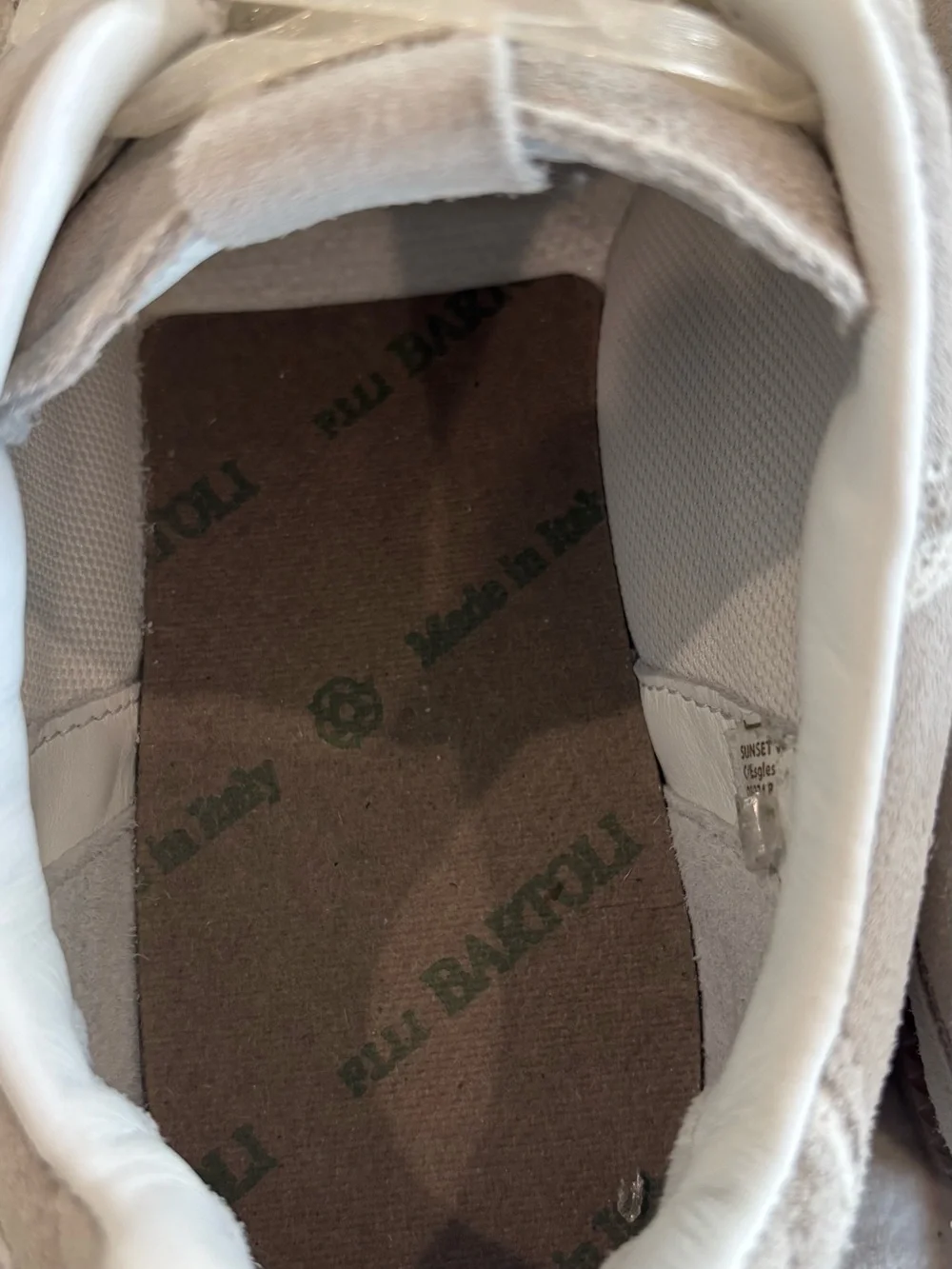 ALOHAS Tb.490 Crochet Trim Sneakers Cream Suede Size 8.5 Never Worn No Box